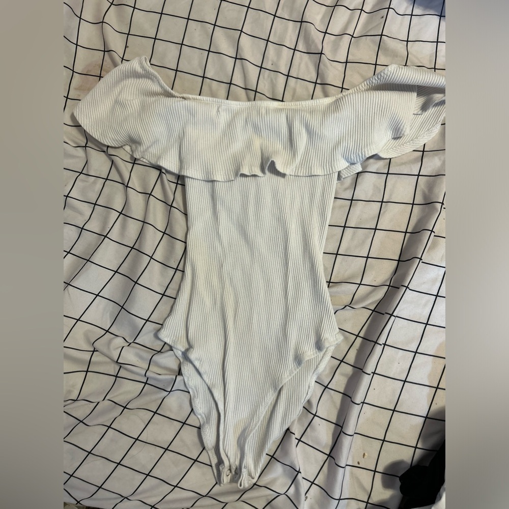 Ardene Off-Shoulder Ribbed Bodysuit Top in White, Size Women’s Medium
